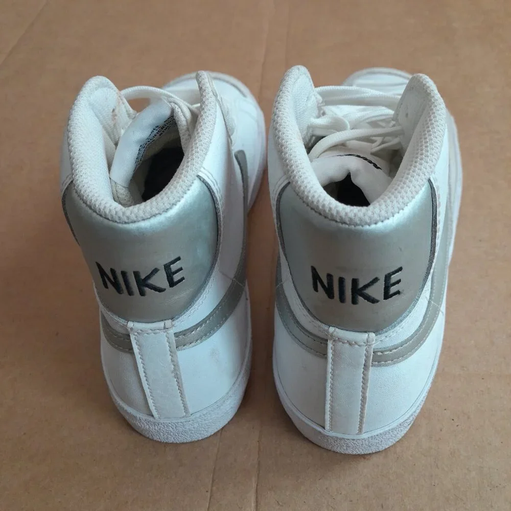 Nike Women’s Blazer Mid 77 White Basketball Lace up Shoes Sneakers Size 7